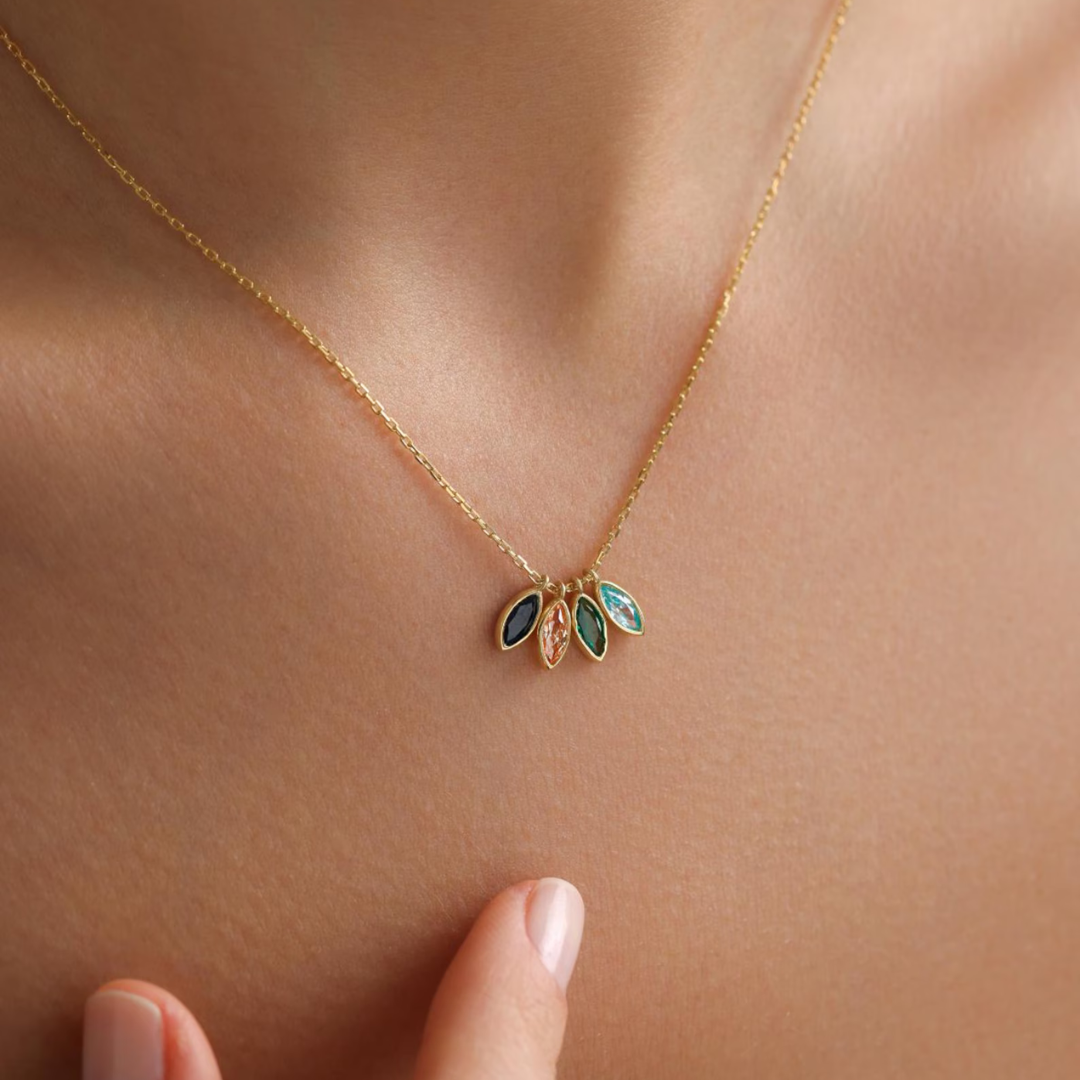 Blomblads­halsband med födelsesten