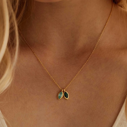 Blomblads­halsband med födelsesten